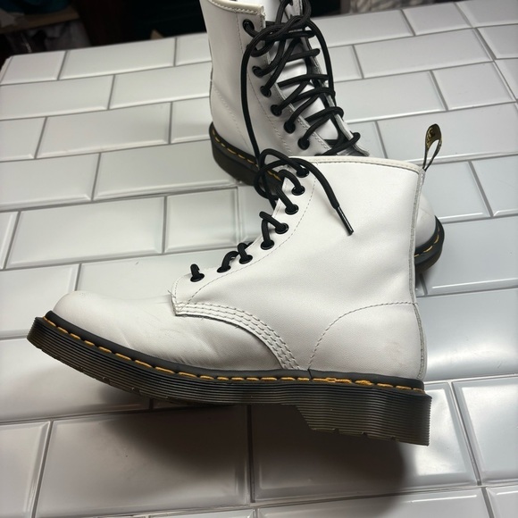 Dr/Doc Martens 1460 SMOOTH LEATHER LACE UP BOOTS US 7 White - Picture 9 of 14